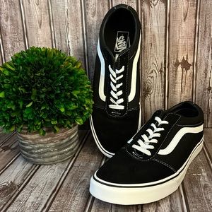 Men's Like New Black and White Old Skool Vans Low Top Sueded Canvas size 13